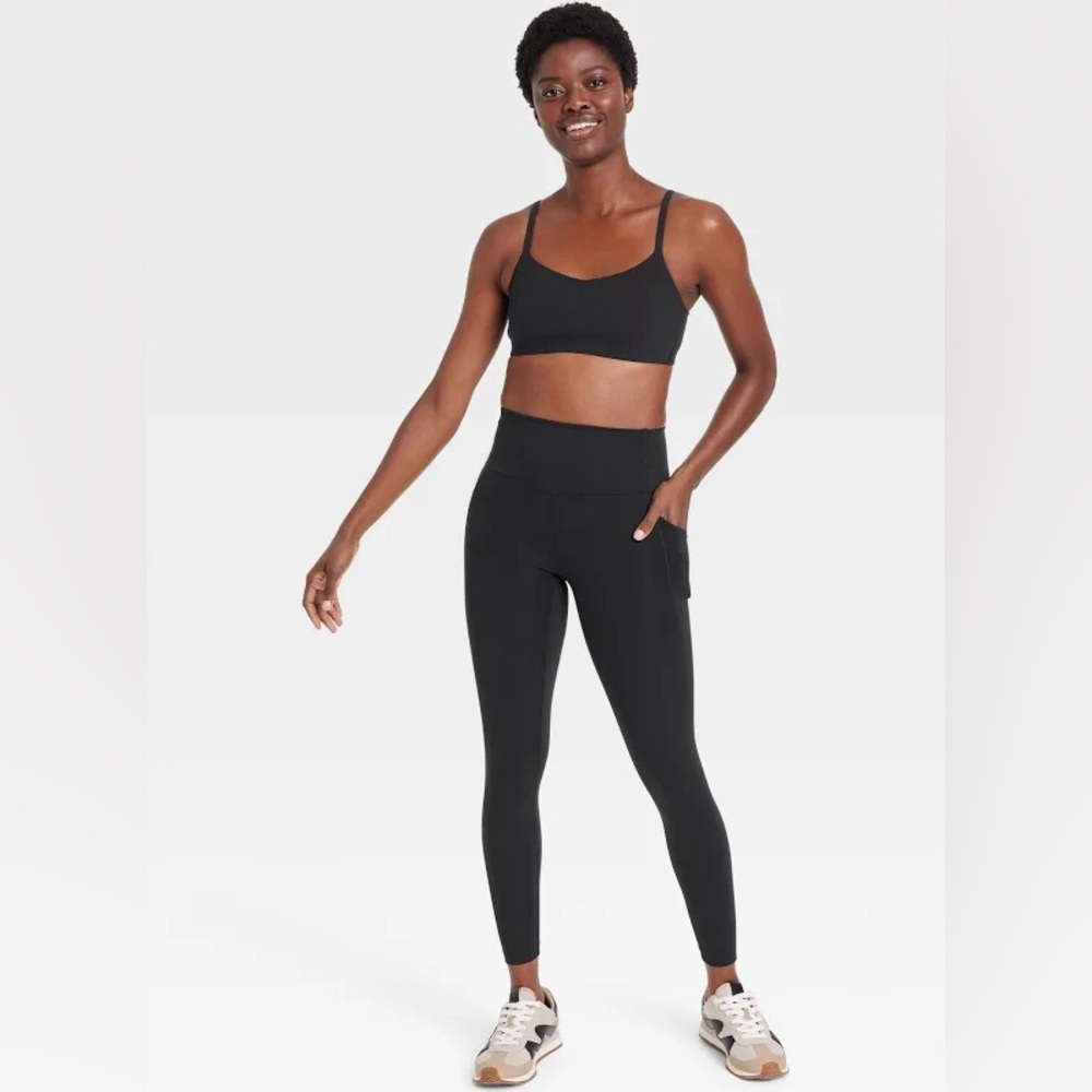 ALL IN MOTION YOGA LEGGINGS WITH POCKETS IN BLACK SIZE LARGE
